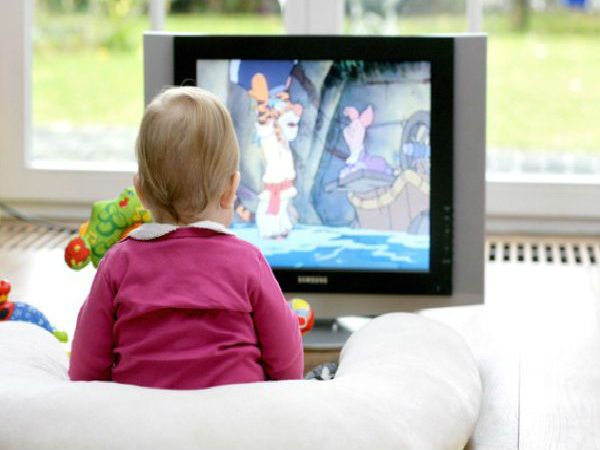 Cách nuôi dạy con riêng: Cần có sự kiểm soát khi cho trẻ xem tivi
