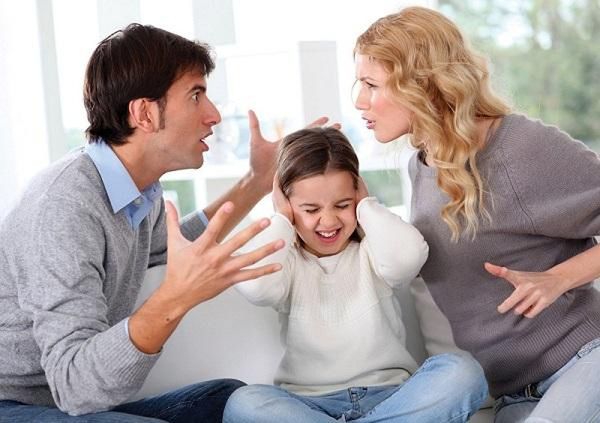 Những ảnh hưởng đến con nhỏ khi cha mẹ xung đột