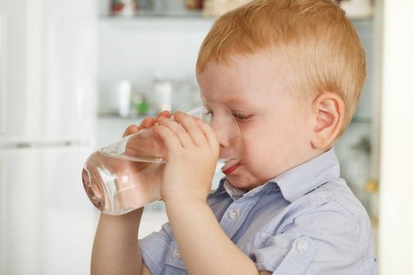 Uống nước lạnh gây viêm họng