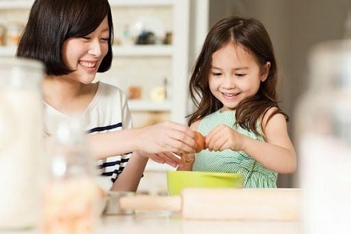 Nên cứng rắn hay chiều chuộng con?