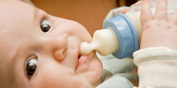 Nguyên nhân khiến trẻ dịứng sữa