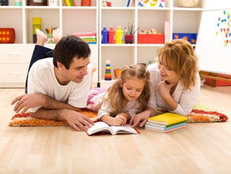 Ba mẹ thường khen hay chê khi trẻ làm điều gì đó