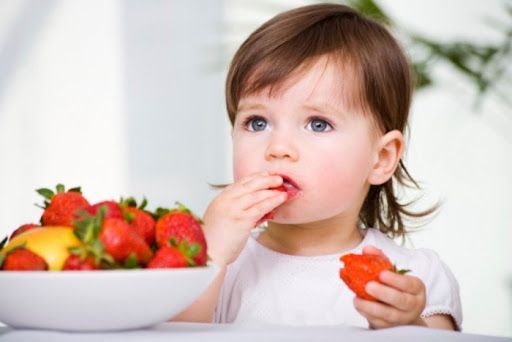 Trẻ ăn thô sớm không gây hại cho dạ dày