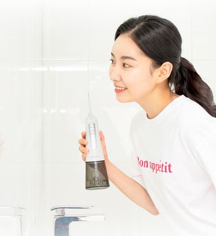 Cách sử dụng máy tăm nước làm sạch răng miệng hiệu quả