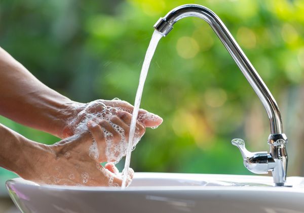 Nước rửa chén có hại da tay không?