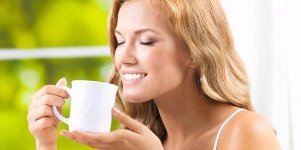 Nên uống trà xanh vào mỗi buổi sáng và uống sau khi ăn khoảng 30 phút