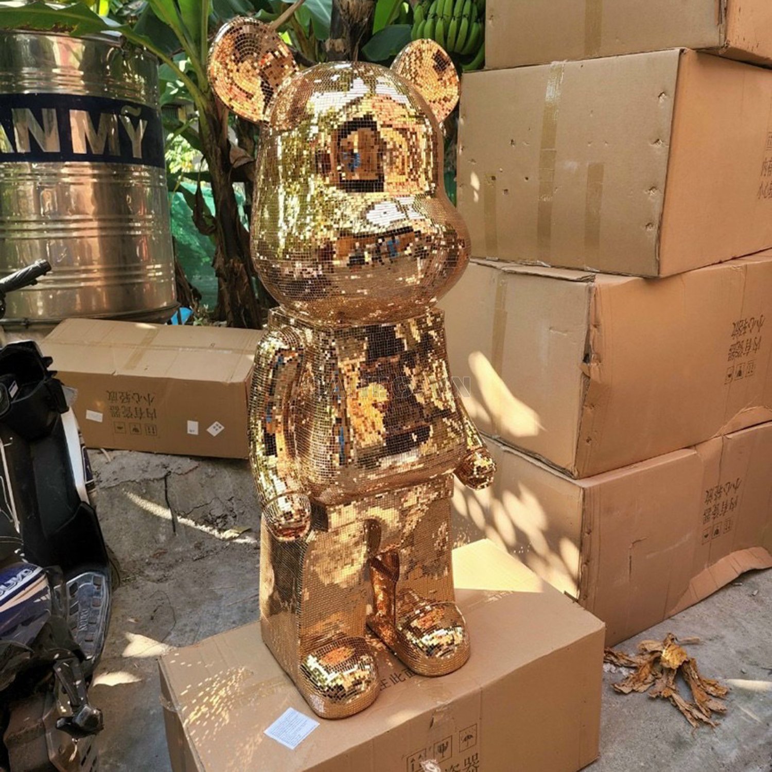 Tuong-gau-mo-hinh-bearbrick-bling