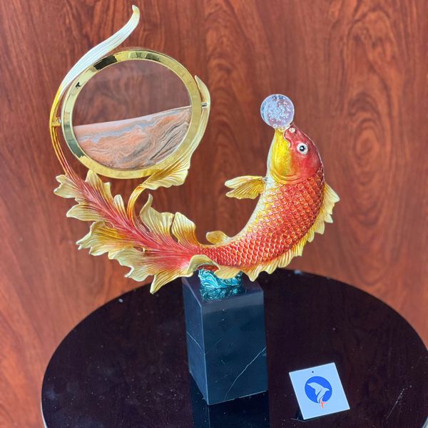 đồng-hồ-cát-cá-vàng