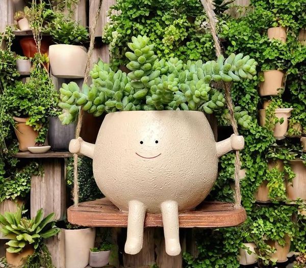 Durable ceramic plant pots are not easily scratched or degraded