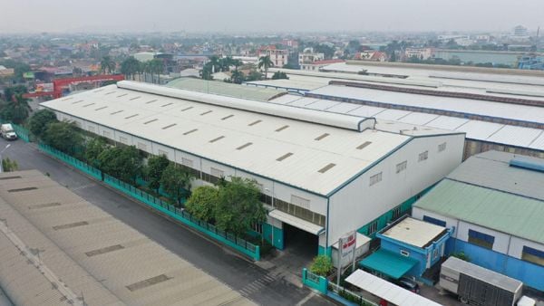 Khung cảnh nhà máy Nội Thất 190 tại Hải Phòng với màu xanh đặc trưng