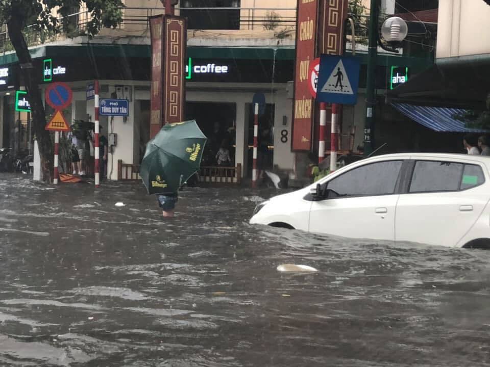 NHỮNG VIỆC CẦN LÀM NGAY SAU KHI LÁI XE Ô TÔ QUA VÙNG NGẬP SÂU