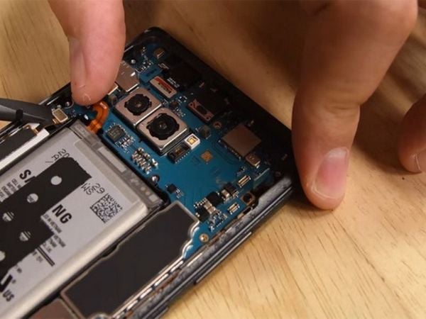 Quy Trình Thay Pin Samsung Chính Hãng Tại Thiên Tuấn Mobile