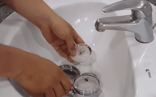 Cách tháo bát sen tắm