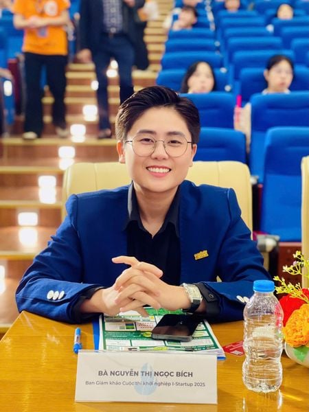 CEO Ngọc Bích (Kat Nguyễn) - đại diện thương hiệu Cỏ Cây Hoa Lá