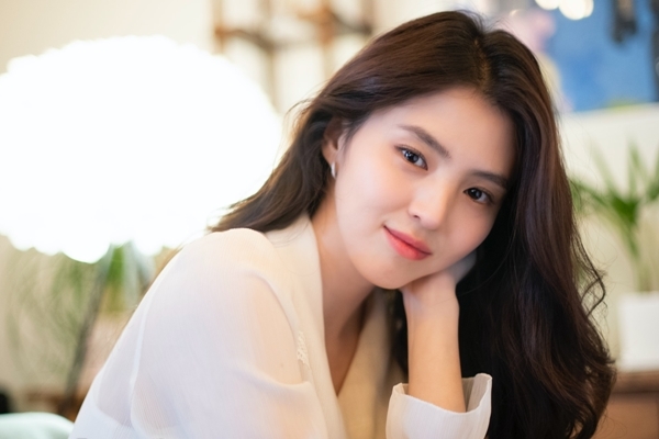Muốn đôi môi hồng tươi tắn như Han So Hee trong 'Nevertherless' hãy thử ngay son dưỡng có màu này