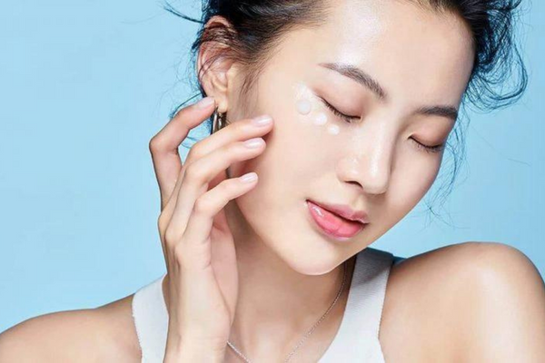 Tìm hiểu về cách dưỡng ẩm cho da dầu?