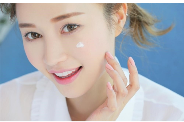 Sự tiện dụng của kem dưỡng da kết hợp chống nắng cho ngày hè nắng cháy da !