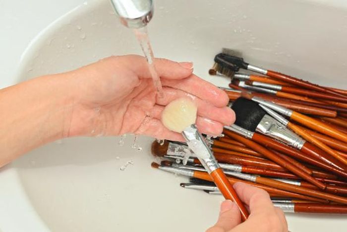 Lưu ý khi trang điểm cho người bị mụn trứng cá