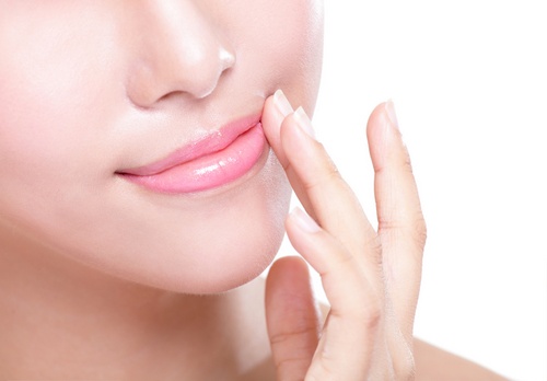 Dùng son dưỡng môi: Cách lựa chọn và hạn chế sử dụng