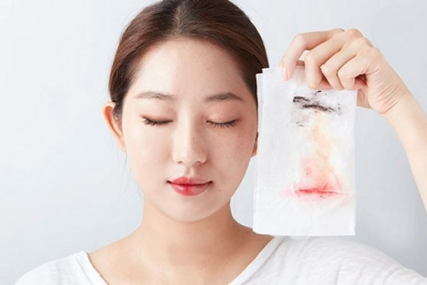 Nguyên Nhân Dẫn Đến Mặt Bị Rát Sau Khi Tẩy Trang Là Gì?