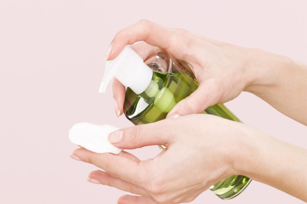 Dầu tẩy trang là gì? Cách dùng dầu tẩy trang chuẩn nhất cho da không bị mụn