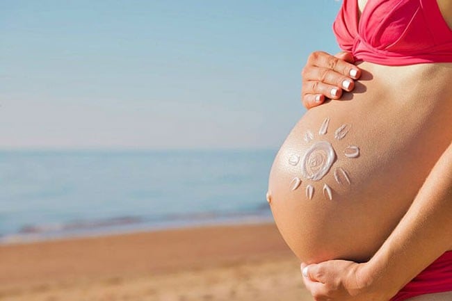 Bí quyết chọn kem chống nắng cho bà bầu
