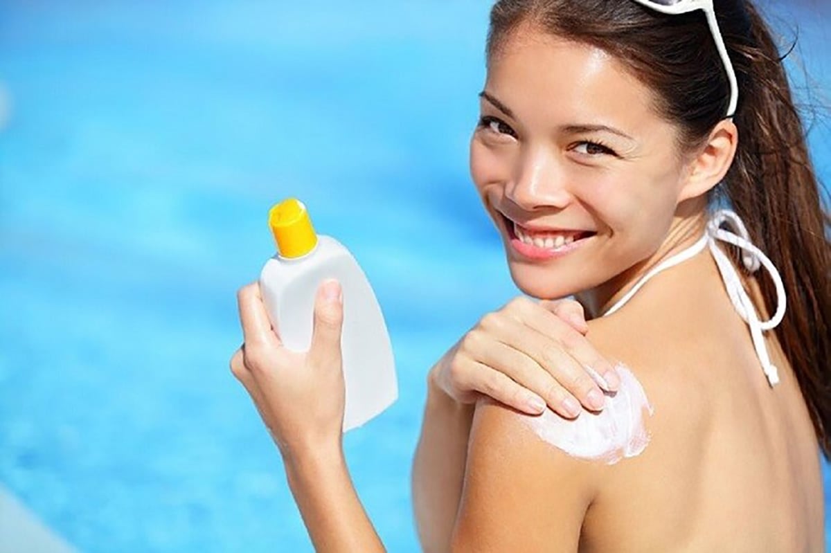 Top 5 kem chống nắng toàn thân đi biển tốt nhất cho chuyến du lịch