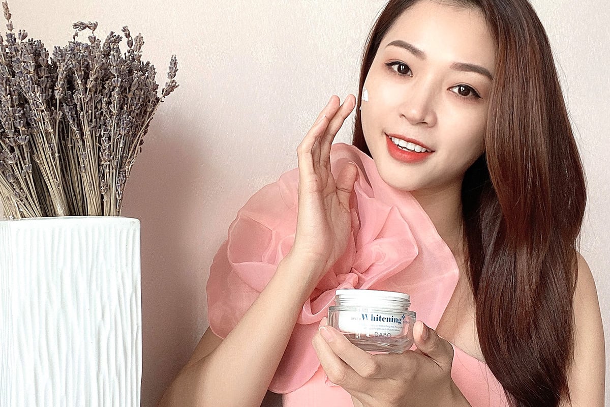 Hot Girl Lý Ngô: chia sẻ kem dưỡng trắng da Dabo Speed Whiterning Cream