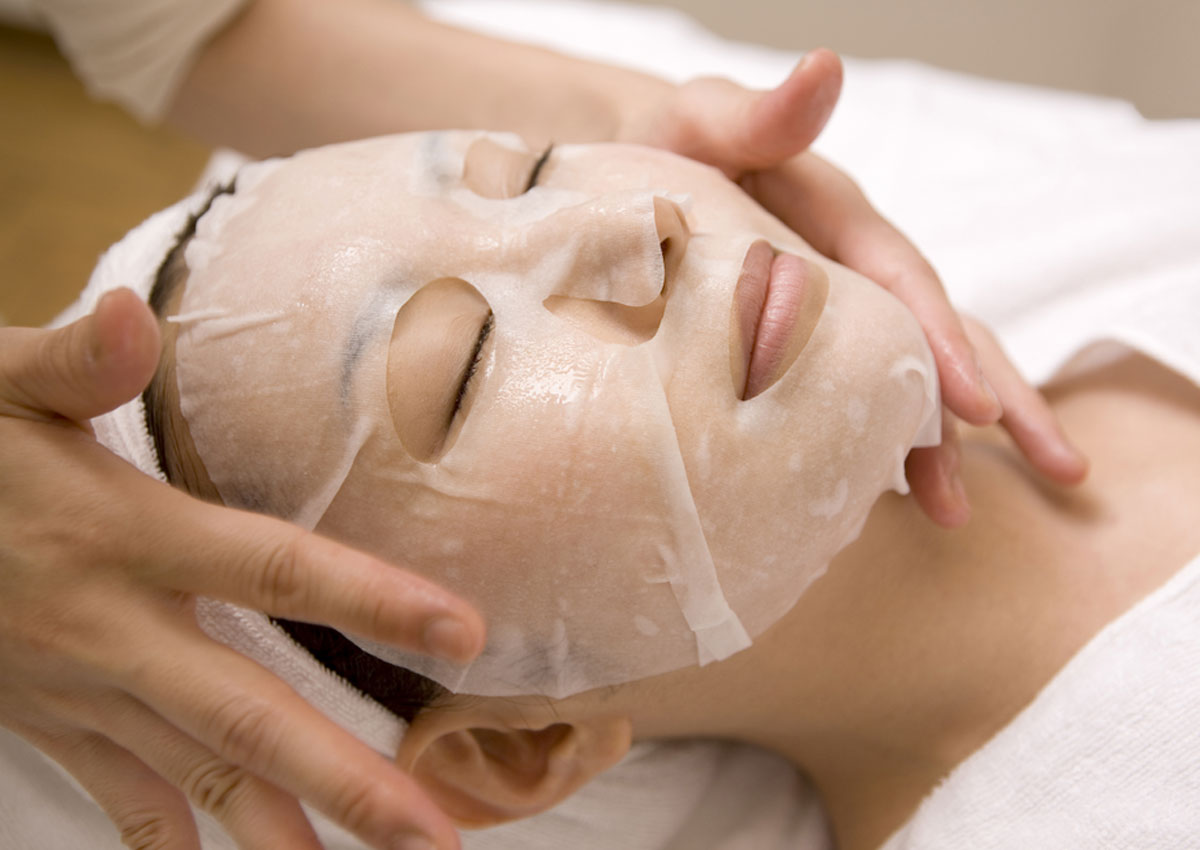 Cẩn trọng với mặt nạ giấy làm trắng giá rẻ, tránh tiền mất tật mang
