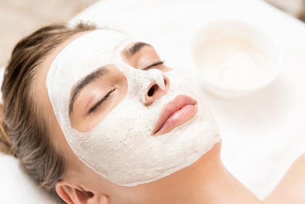 10 công thức mặt nạ trị mụn tại nhà, giúp nàng có làn da tươi sáng đón Tết