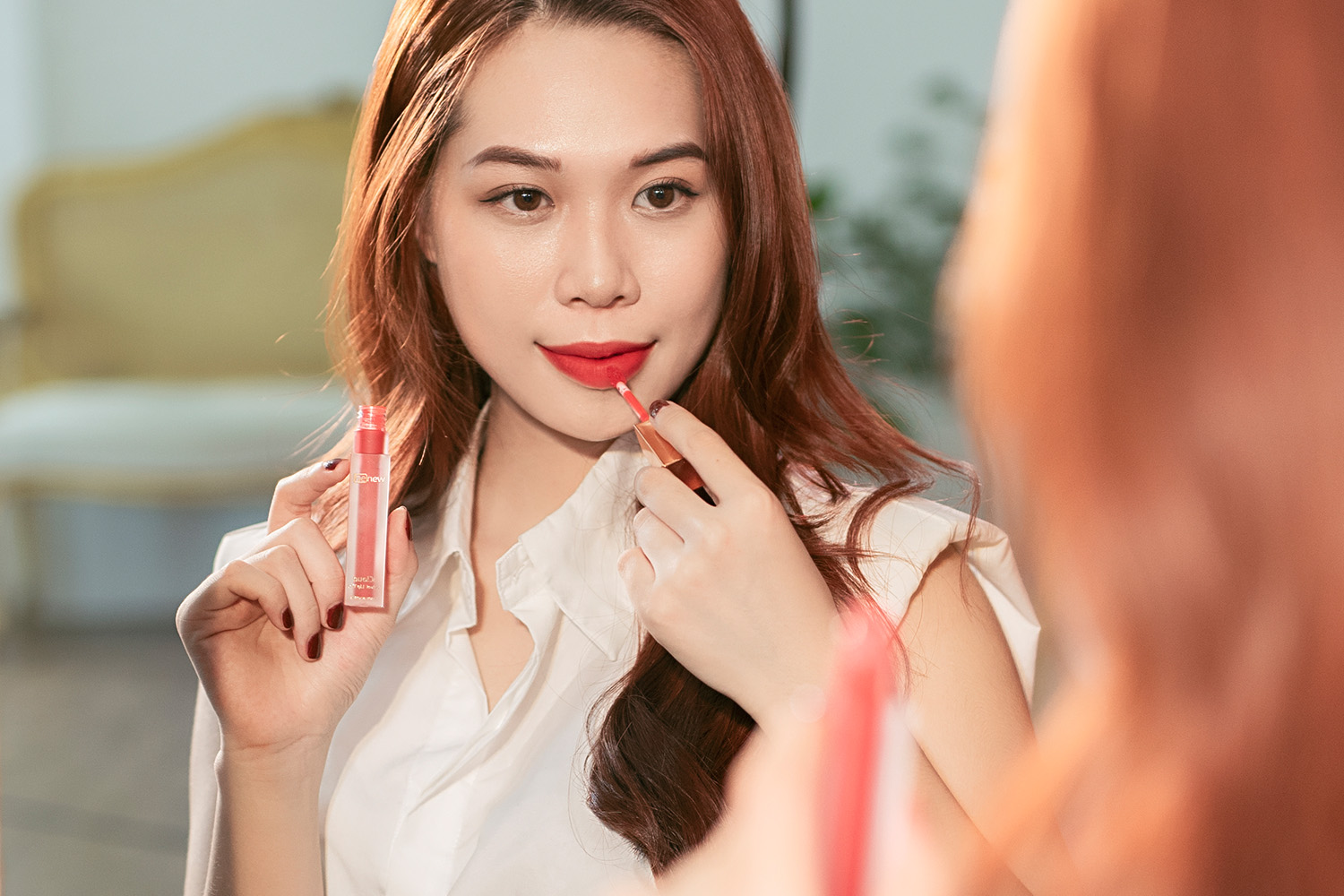 Cách đánh son lâu trôi trong 3 phút giúp nàng ăn uống thả ga