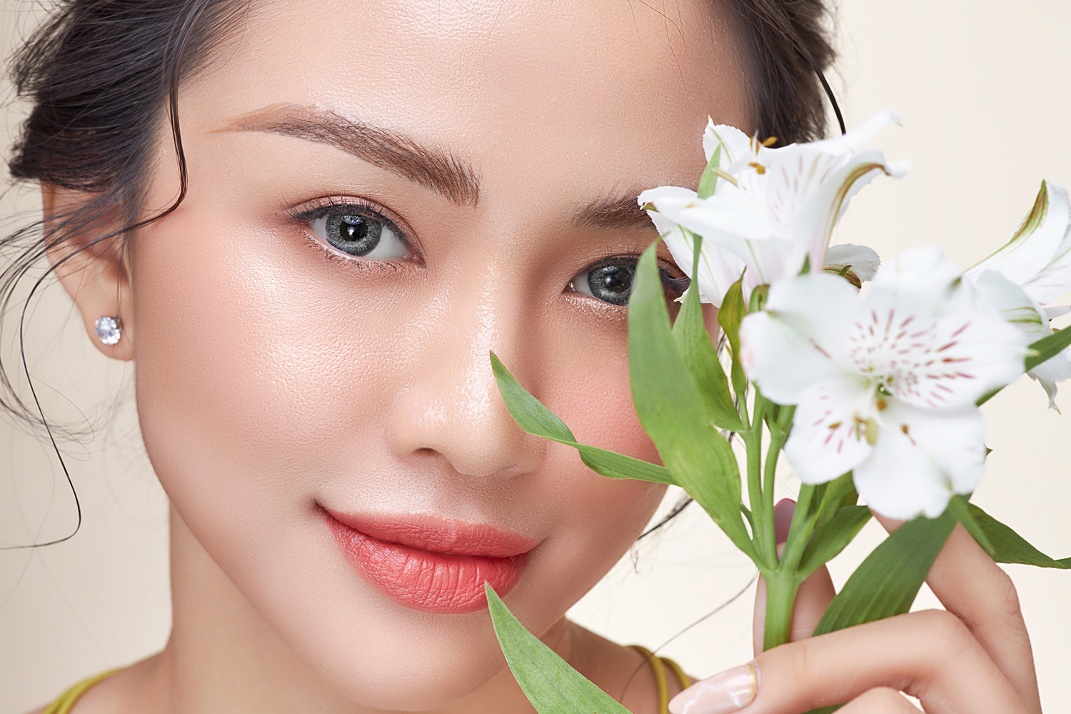 Bí quyết giúp nàng sở hữu lớp trang điểm lâu trôi
