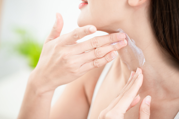 Cách Chăm Sóc Vùng Da Cổ Để Bạn Trẻ Đẹp Toàn Diện!