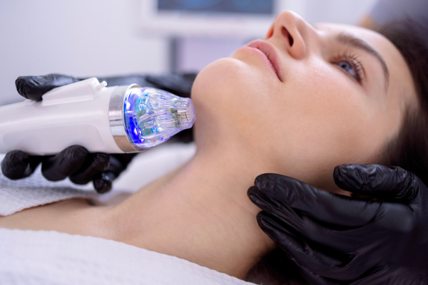 THỰC HƯ VIỆC SỬ DỤNG VI KIM TẠI NHÀ ĐỂ TREATMENT DA: NÊN HAY KHÔNG?
