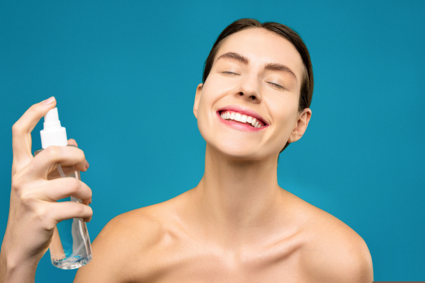 Xịt Khoáng Là Gì? Có Cần Thiết Khi Sử Dụng Xịt Khoáng Trong Chăm Sóc Da?