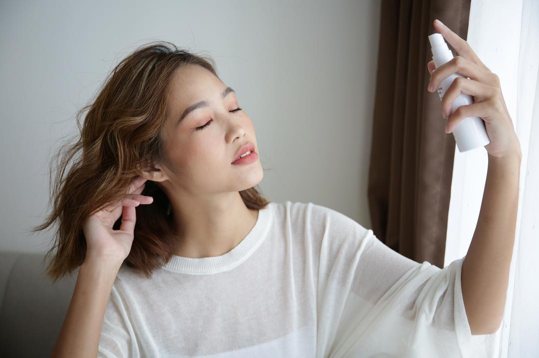 Có nên dùng xịt khoáng vào ban đêm không? Có hiệu quả không?