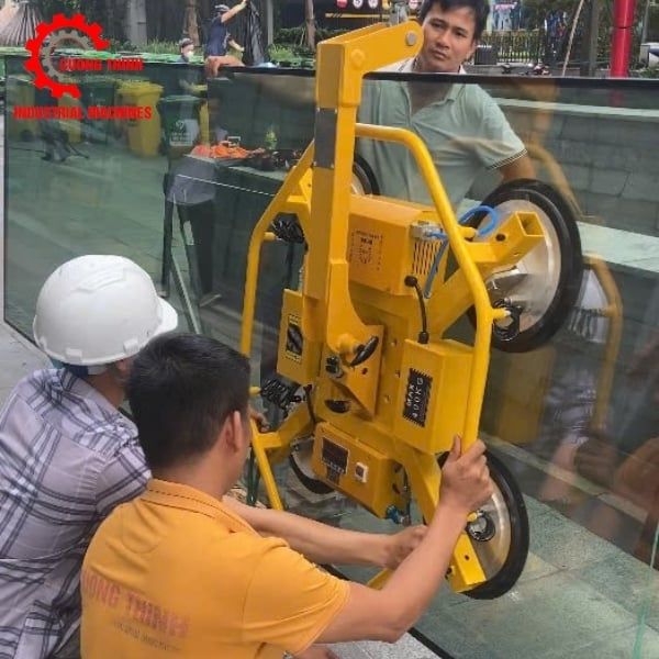 Thuê máy hít kính Hà Nội – Đa dạng mẫu máy, giá cực tốt