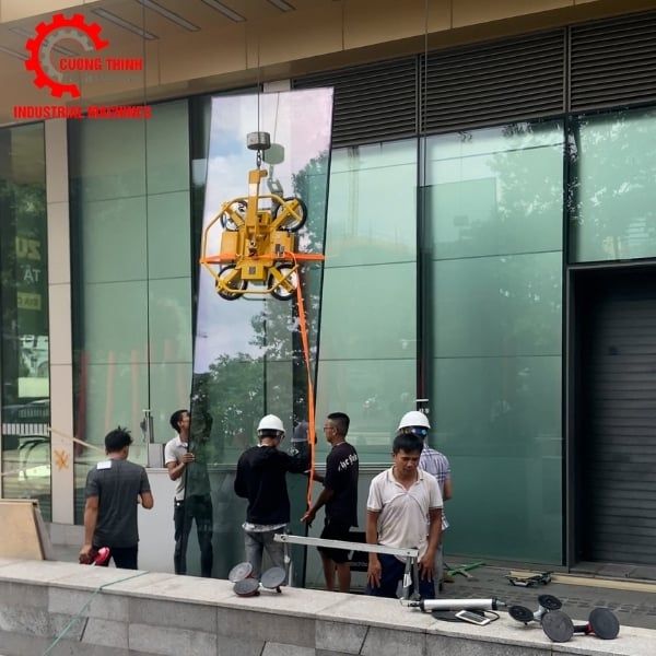 Thuê Máy Hít Kính, Nâng Hạ Kính Tại Hà Nội – Giá Tốt, An Toàn