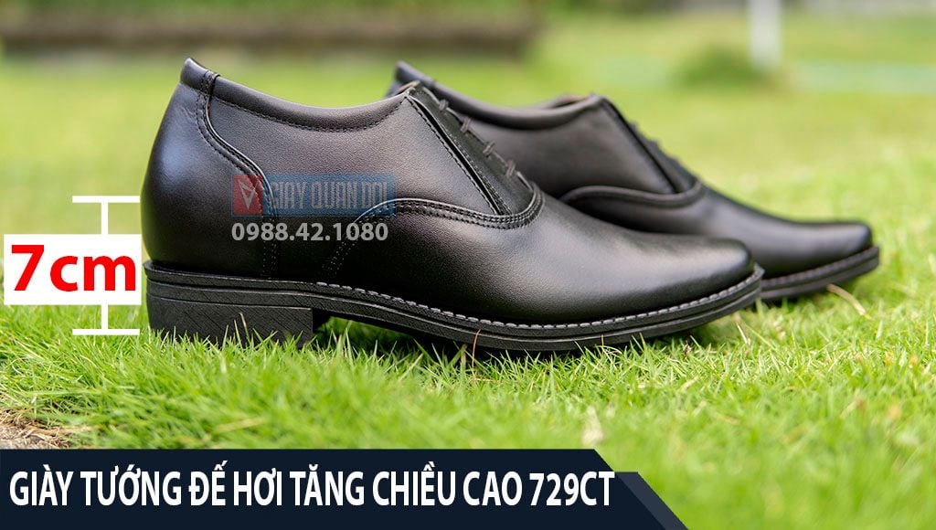 giày tướng đế hơi cao trong