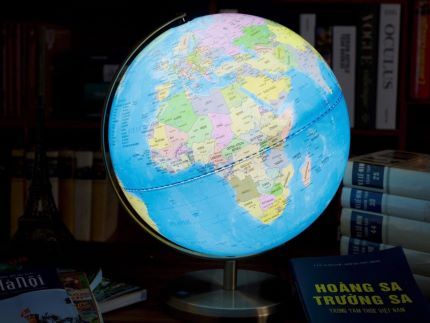 Quả địa cầu công nghệ mới gắn đèn LED: Niềm tự hào của người Việt