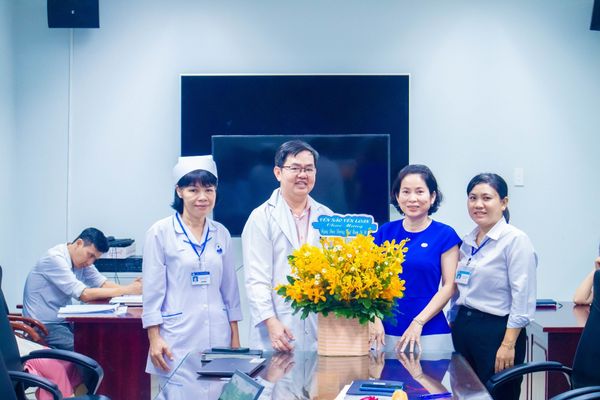 Yến sào Yến Loan tặng quà tại Bệnh viện Đa khoa Tây Ninh