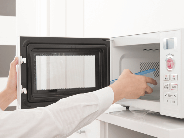 Sử dụng các vật dụng phù hợp cho lò vi sóng