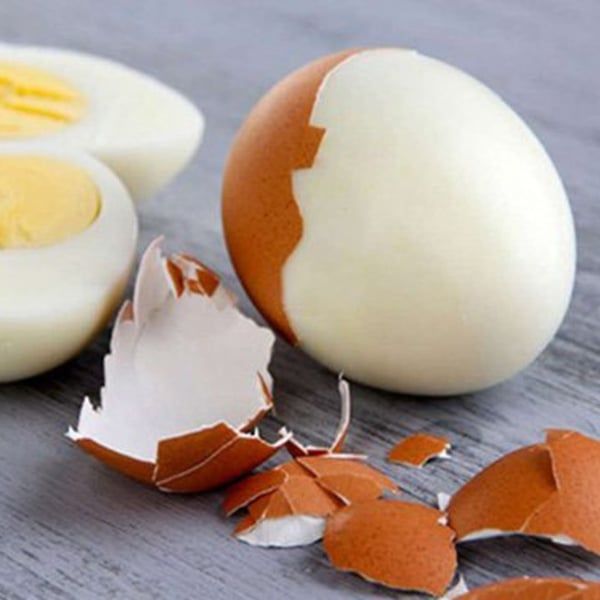 luộc trứng không bị nứt vỏ