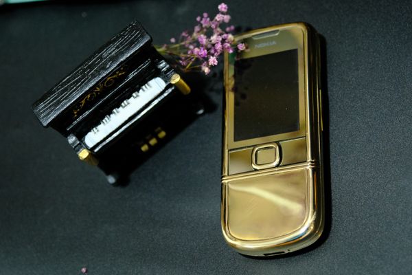 Đơn vị nào thiết kế điện thoại vàng khối mang đầy tính nghệ thuật?