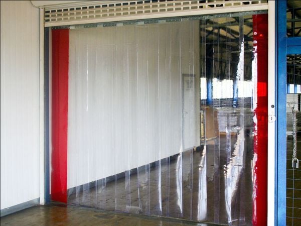 lắp màn chắn PVC giúp ngăn côn trùng cho các nhà máy, xưởng chế biến, sản xuất