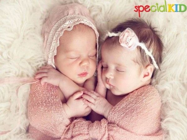 Chia sẻ kinh nghiệm chăm sóc trẻ sinh đôi cho bà mẹ trẻ