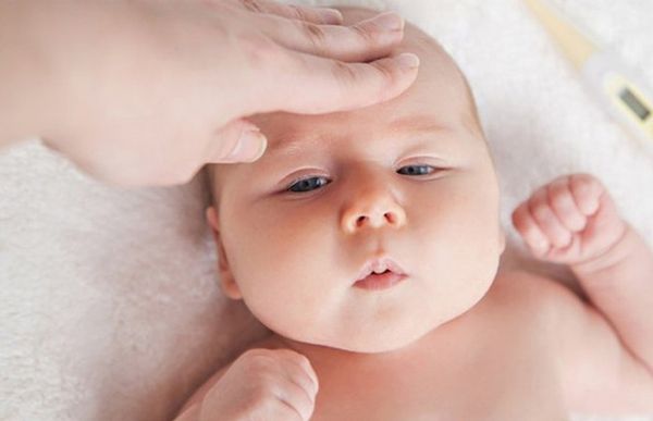 9 bí quyết giúp trẻ sau chích ngừa không bị sốt