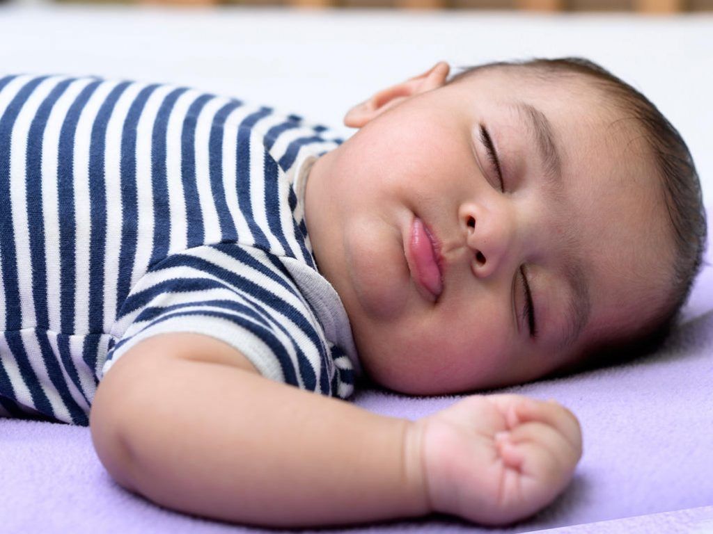 Mối liên kết giữa giấc ngủ và não bộ của trẻ