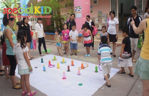 Trò chơi dân gian: Ném vòng