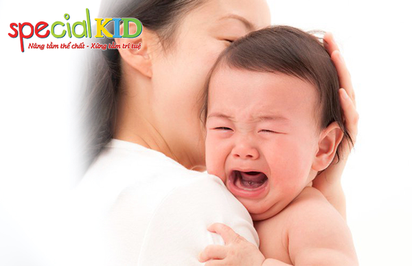 Bé bị dị ứng nổi mẩn đỏ mẹ đừng làm những điều này